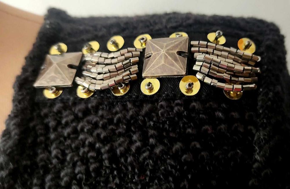 czarny sweter bawełna złote naramienniki r. L/XL