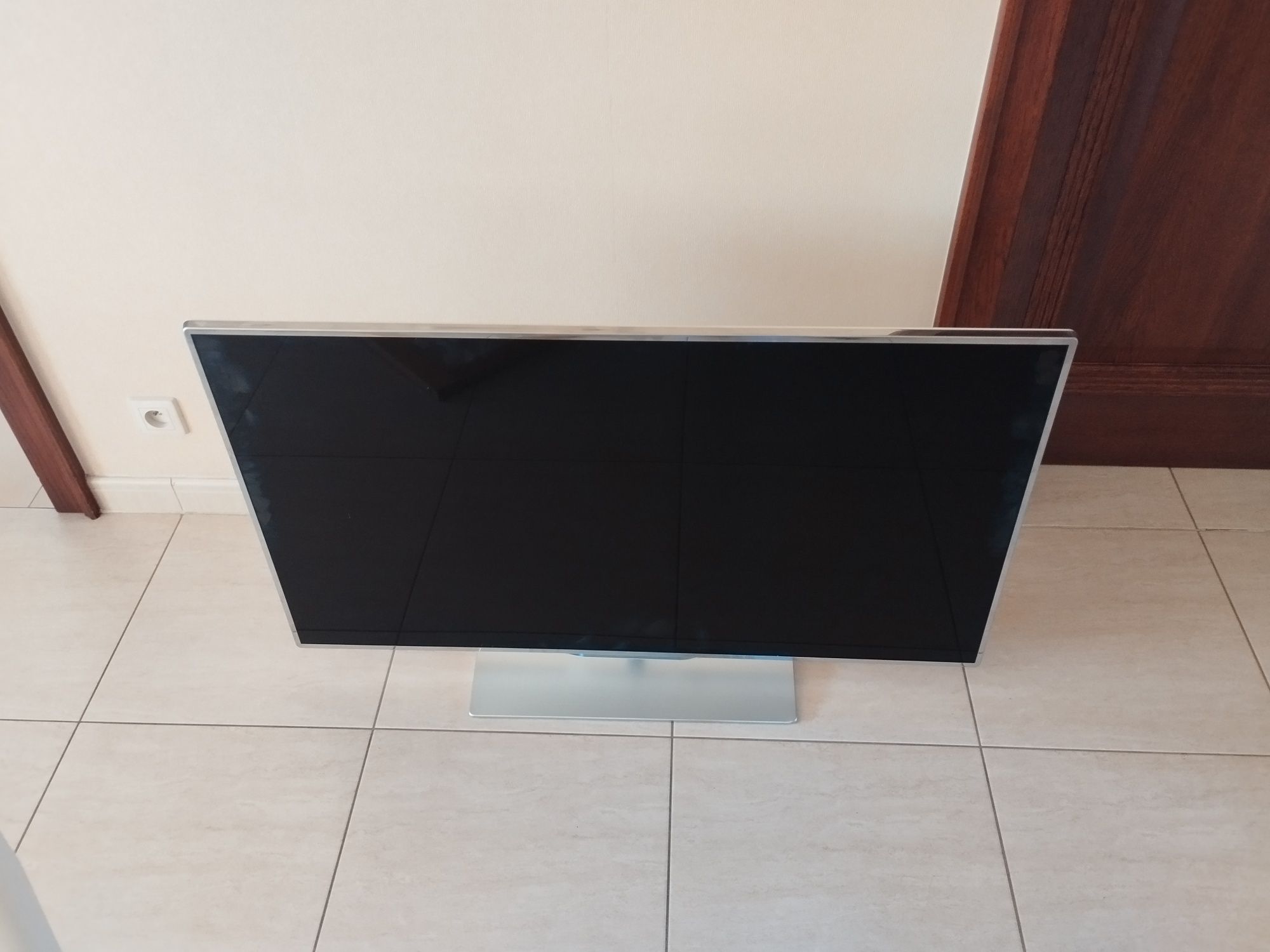 TV  Philips 46" ,wifi,smart,slim