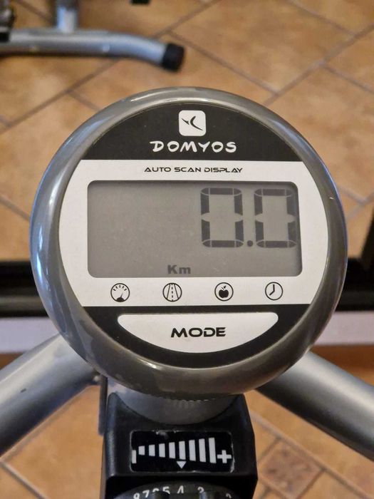 Orbitrek Domyos VE120, trenażer eliptyczny