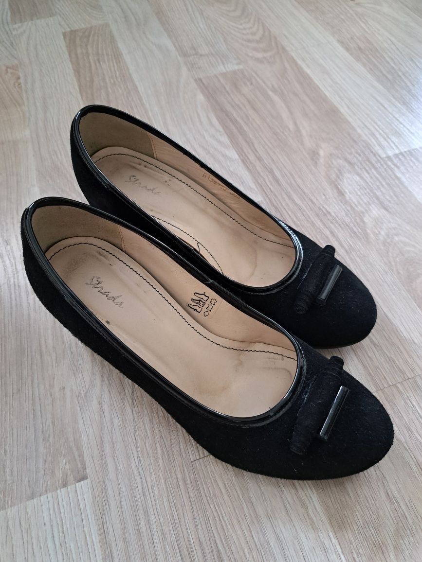 Buty na koturnie laStrada 37