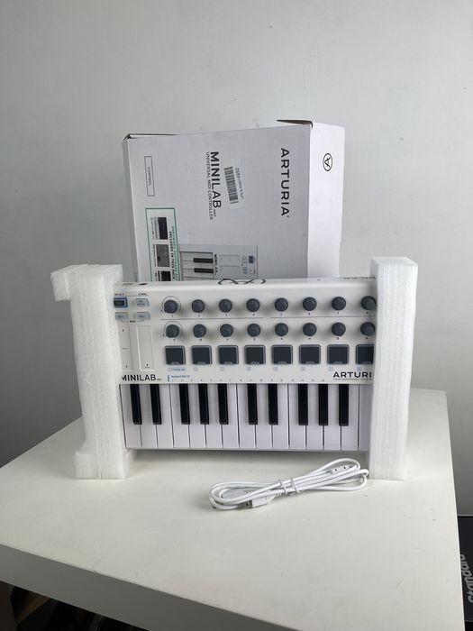 MIDI-клавіатура Arturia MiniLab MkII