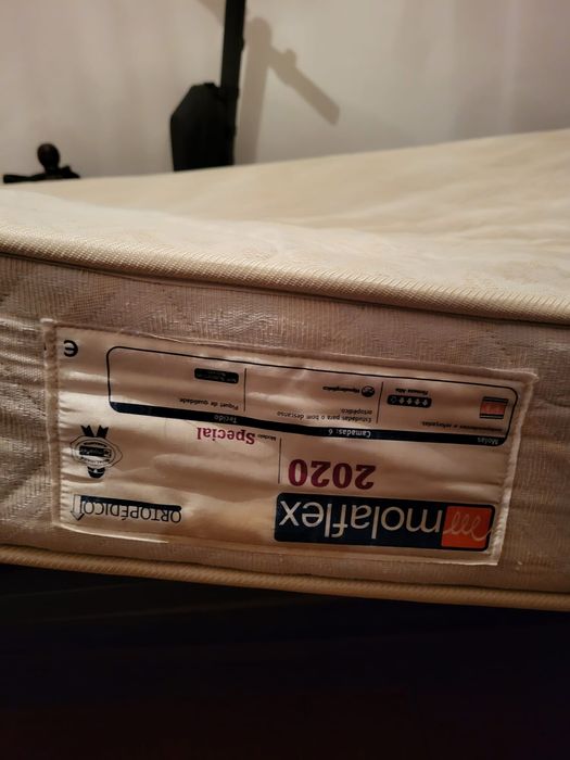 Cama de casal, colchão e estrado