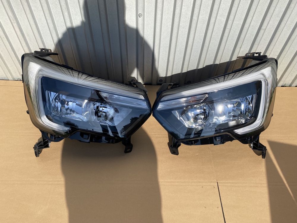 RENAULT MASTER IV lampa przednia reflektor przód