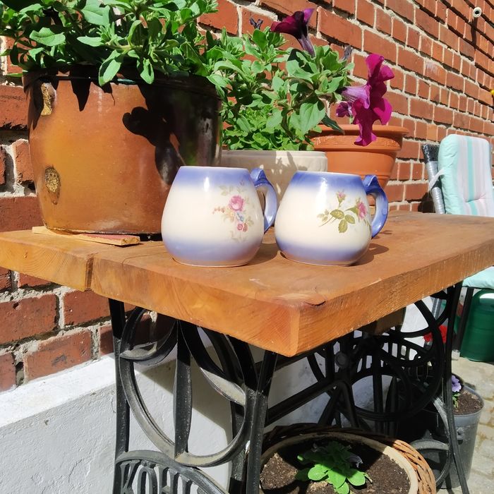 Wyprzedaż garażowa dwa małe kubeczki wazoniki porcelanawe