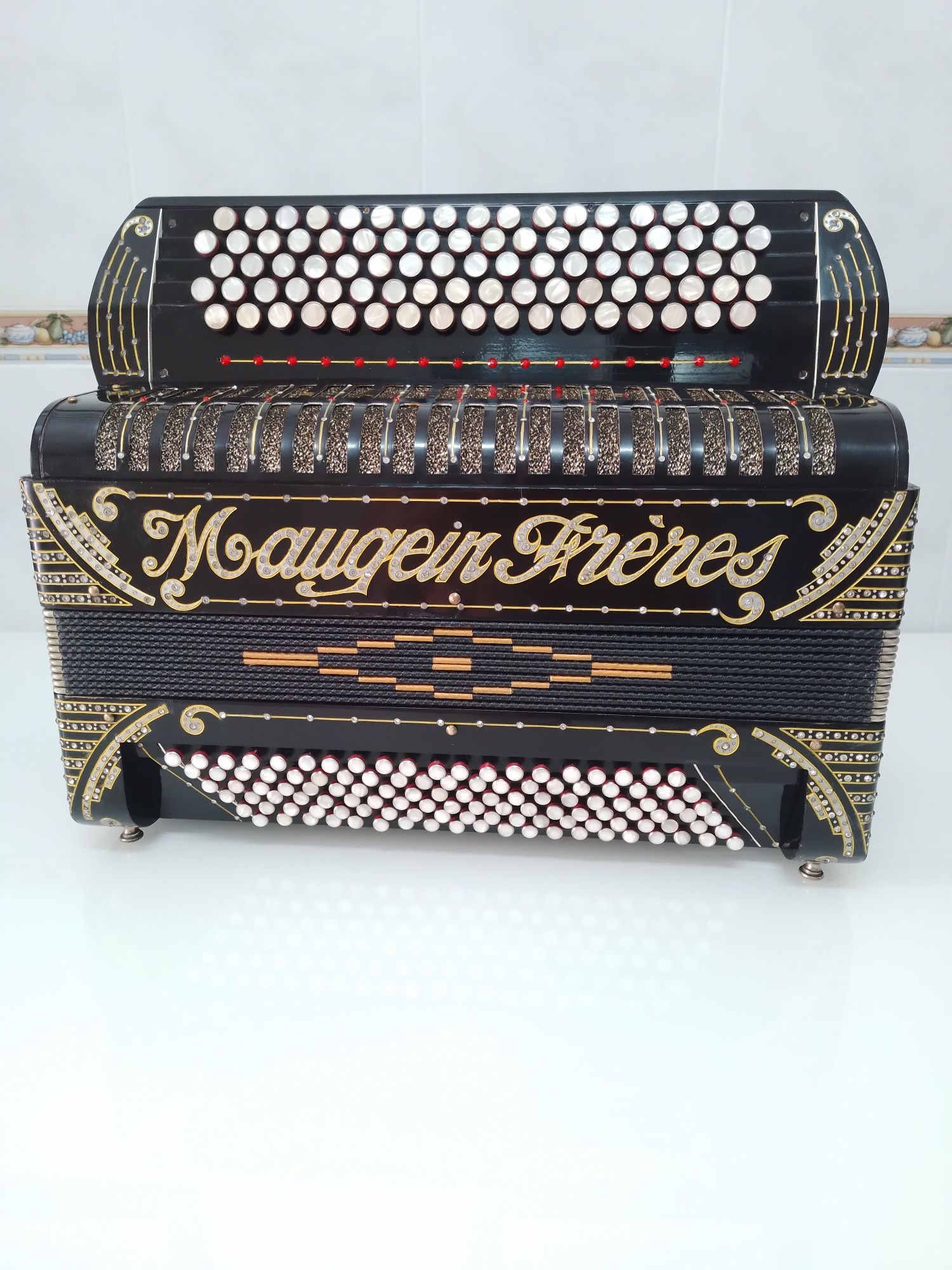 Acordeon/Acordeão  Maugein Freres