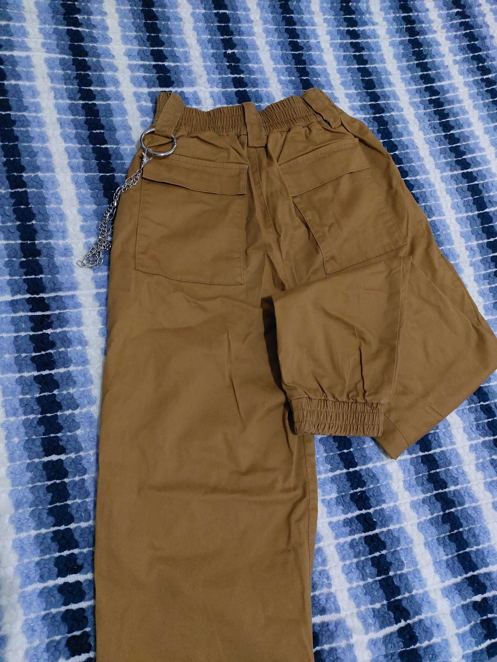 Calças com corrente PULL&BEAR