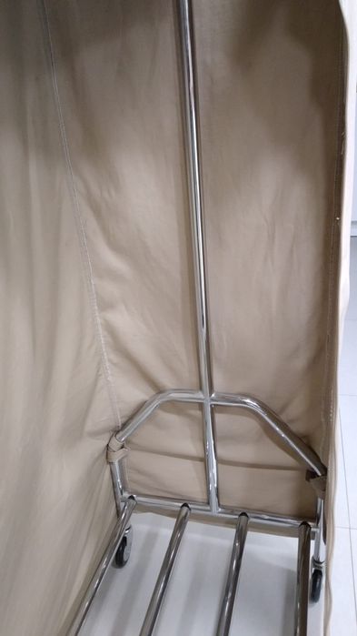 Charriott para roupa