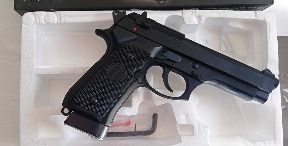 Pistola KJW full metal blowback airsoft Novo