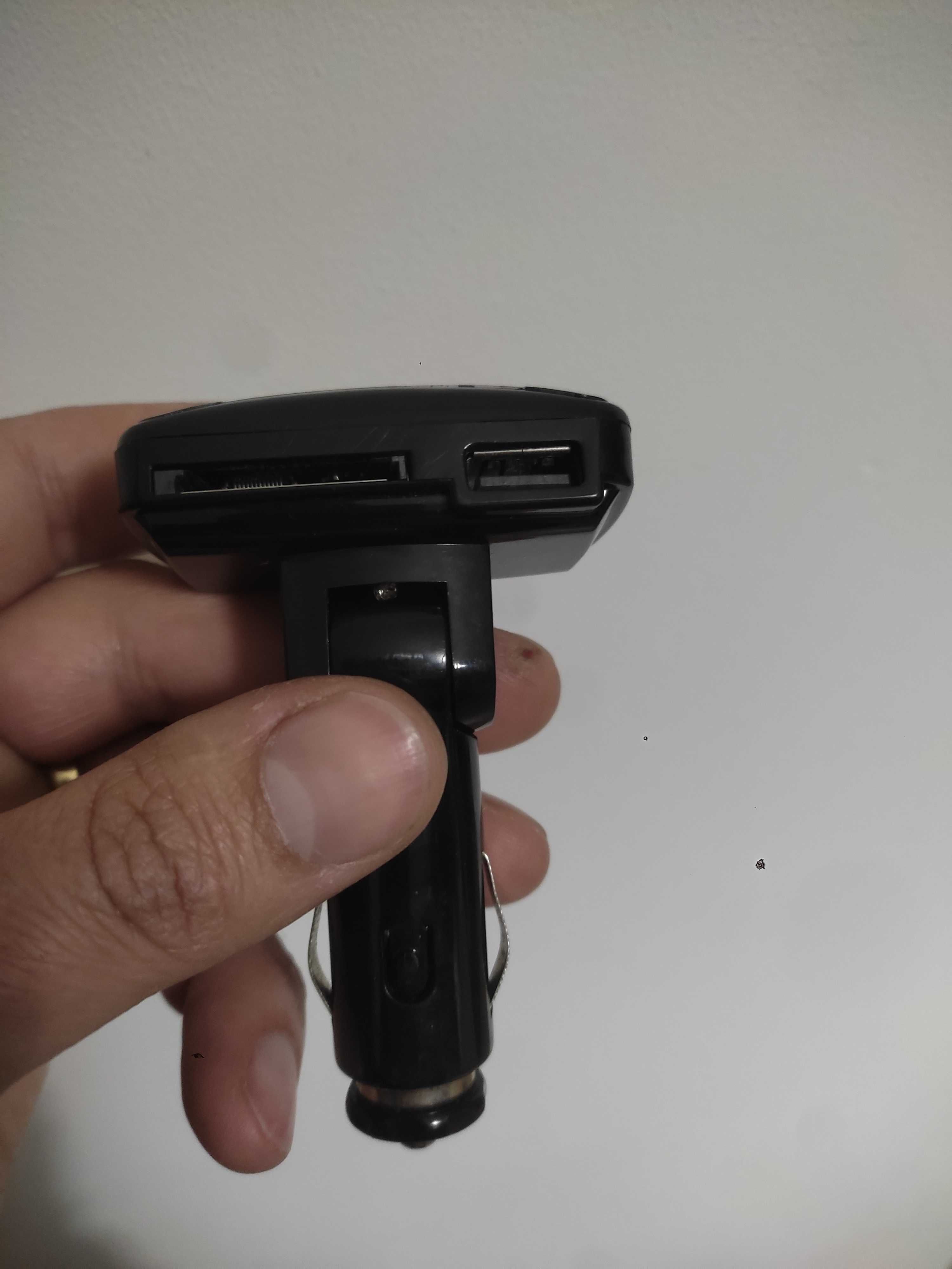 Adaptador / Transmissor rádio carro marca ZiPY