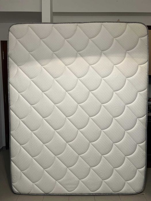 Colchão casal ( OPORTUNIDADE)