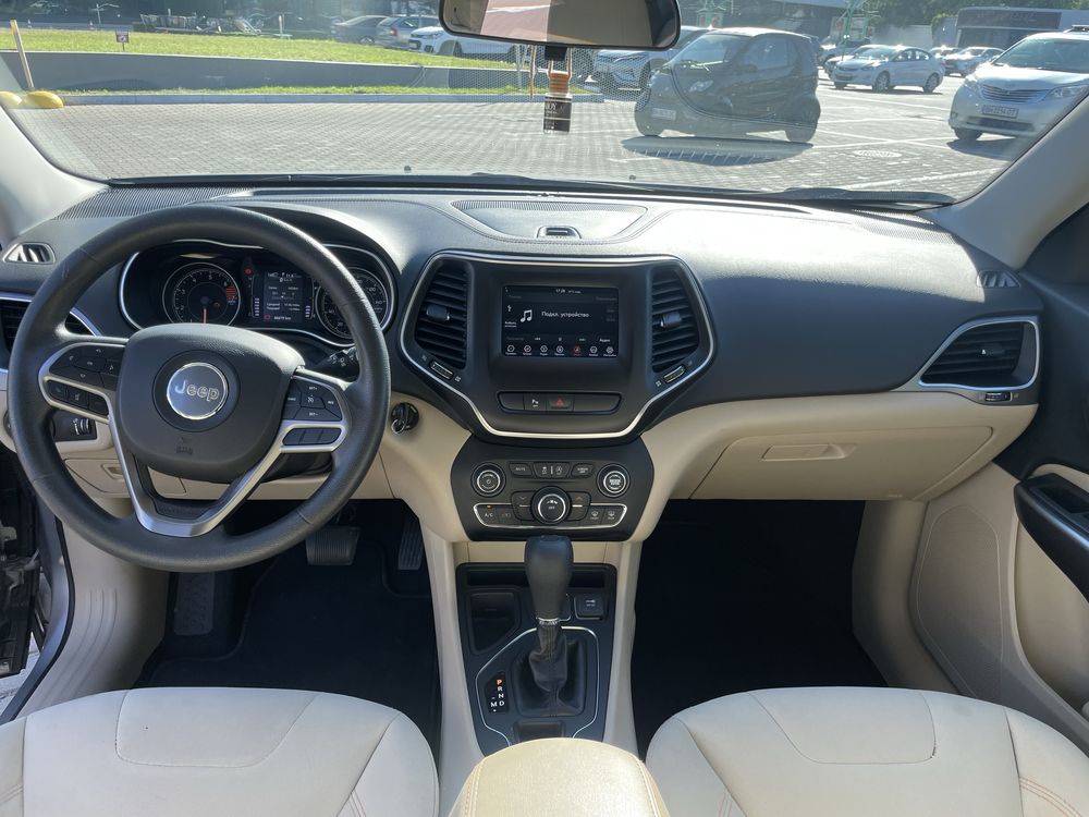 Jeep cherokee ……..