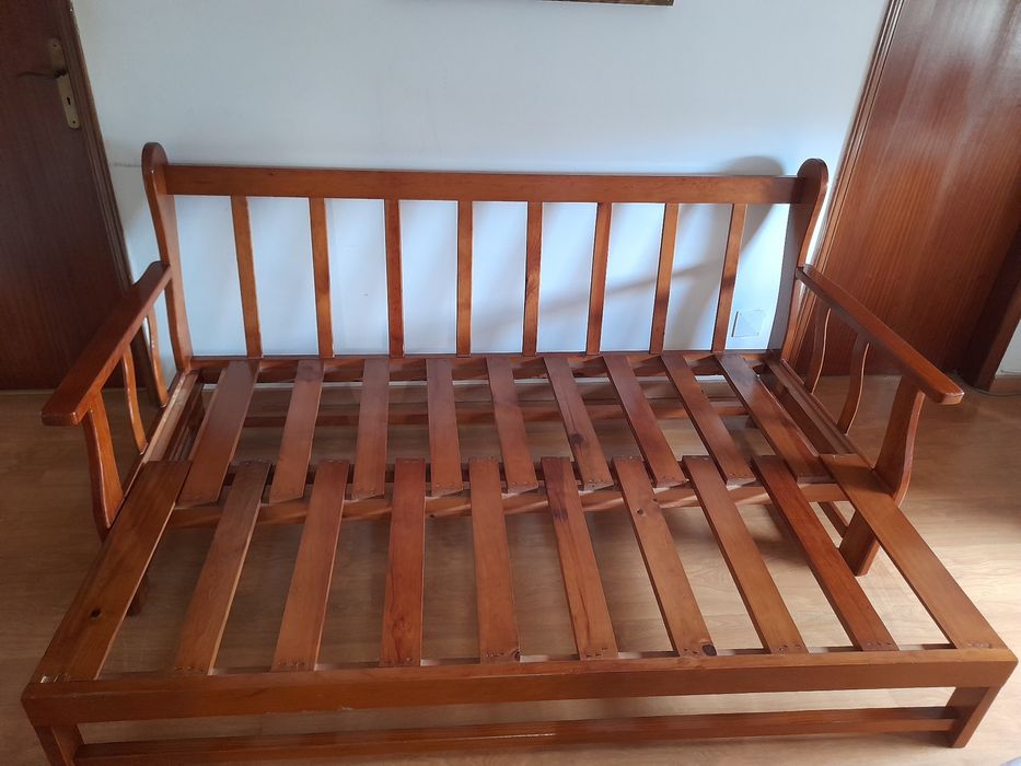 Sofá cama de madeira pinho