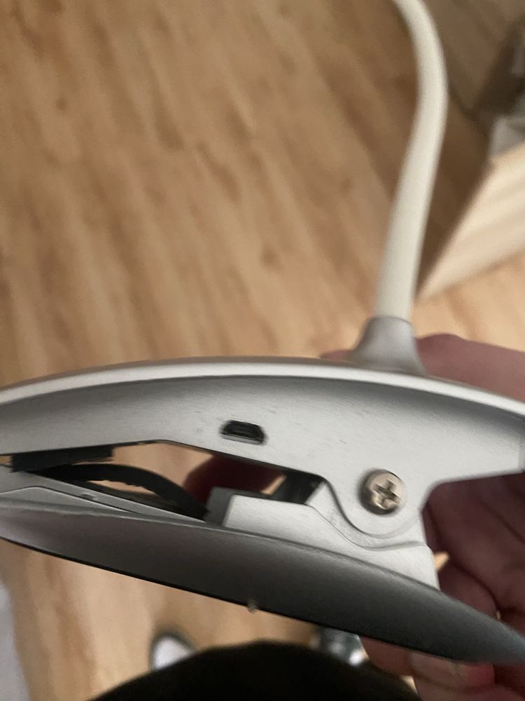lampka z klipsem ledowa ładowana kablem usb