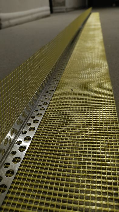 Narożnik aluminiowy z siatką do elewacji