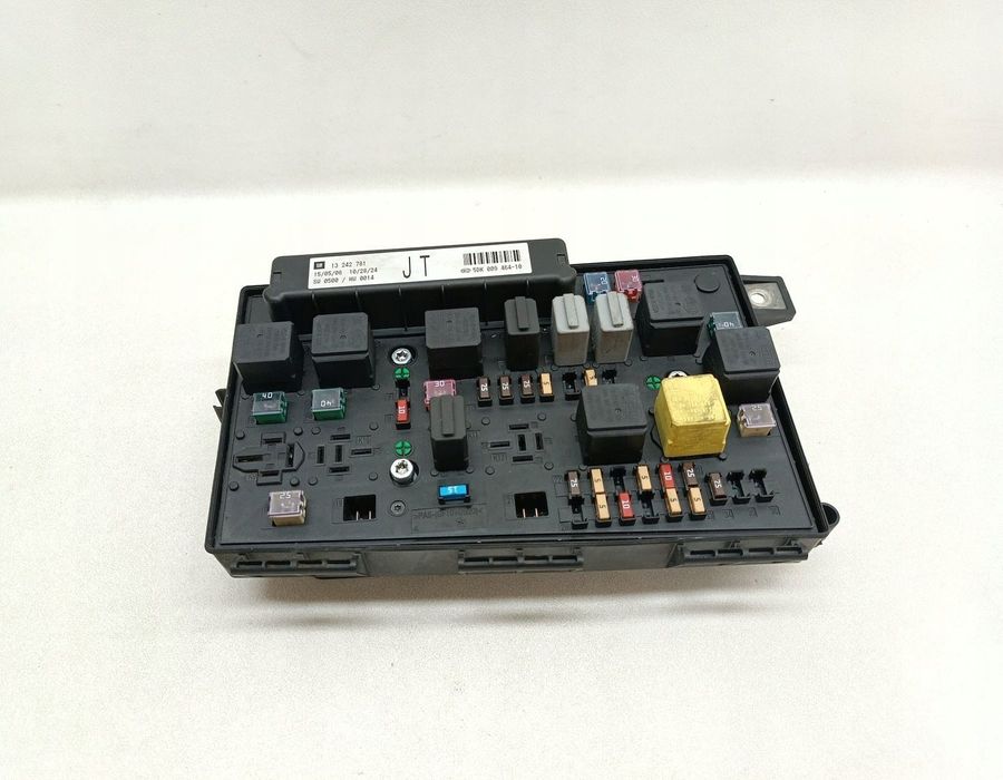 SKRZYNKA BEZPIECZNIKÓW OPEL ASTRA H 13242781