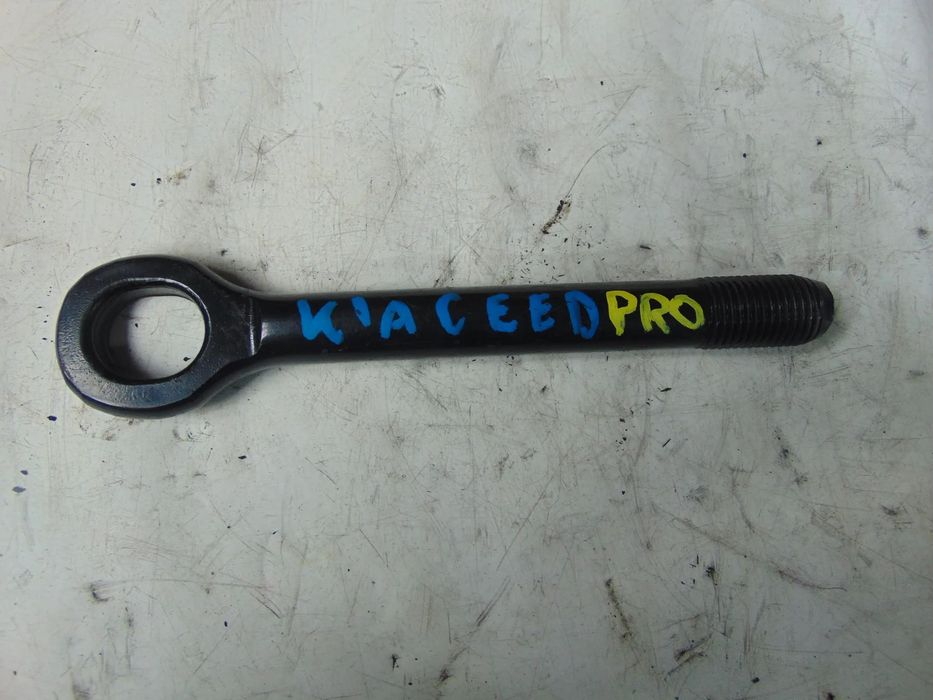 Ucho holownicze kia pro cee&#039;d 08r