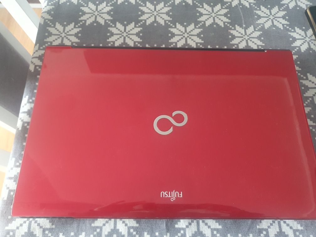 Laptop fujitsu ah532 4GB dysk 500gb i3