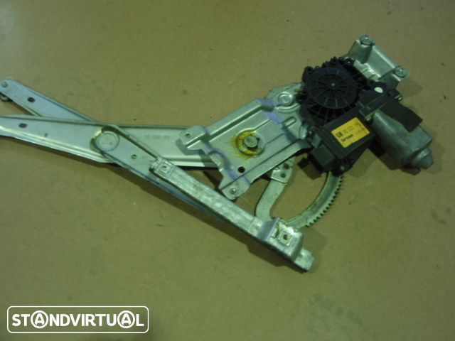 Elevador electrico frente esquerdo - Corsa B ( 1998 )