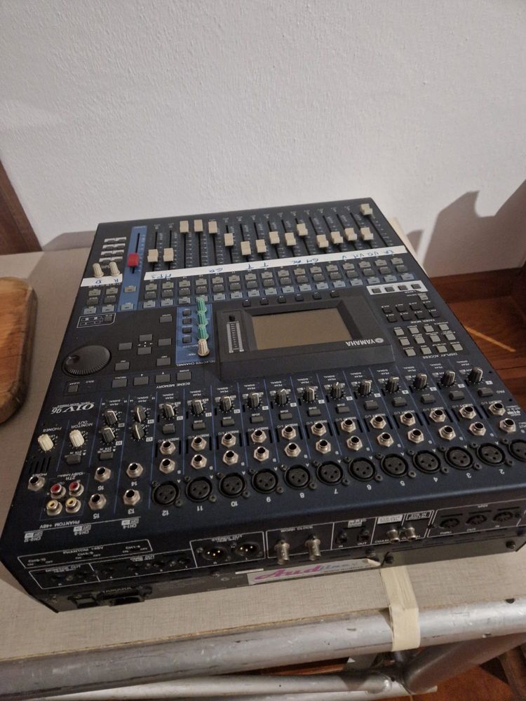 Mesa digital Yamaha 01v96