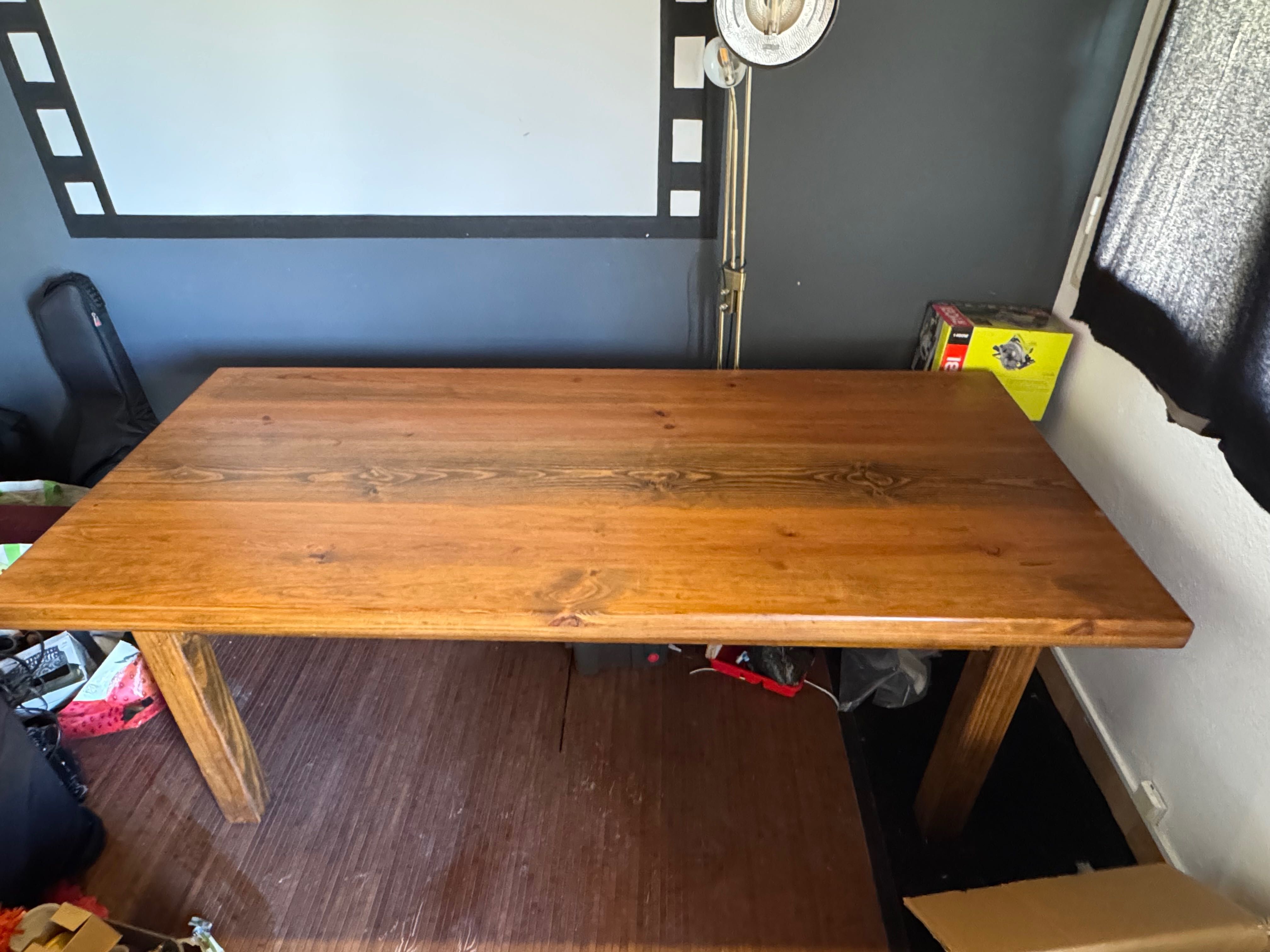Mesa de madeira maciça