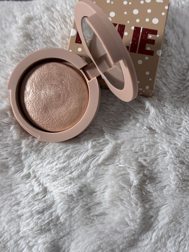 Rozświetlacz Kylie cosmetics edycja limitowana złota