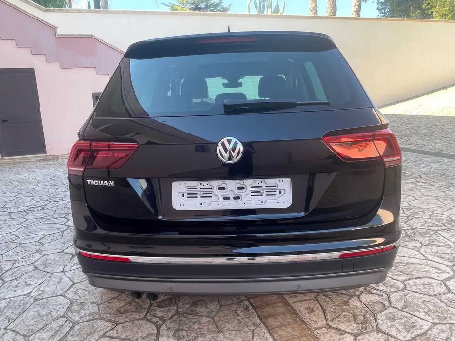 Volkswagen Tiguan      2019