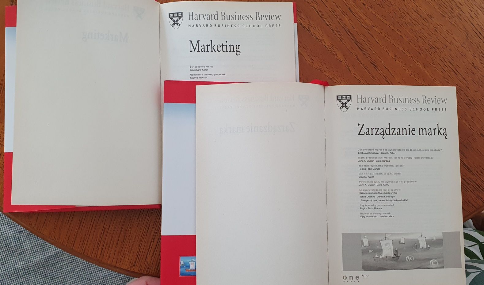 Harvard Business Review - Marketing + Zarządzanie Marką Twarda