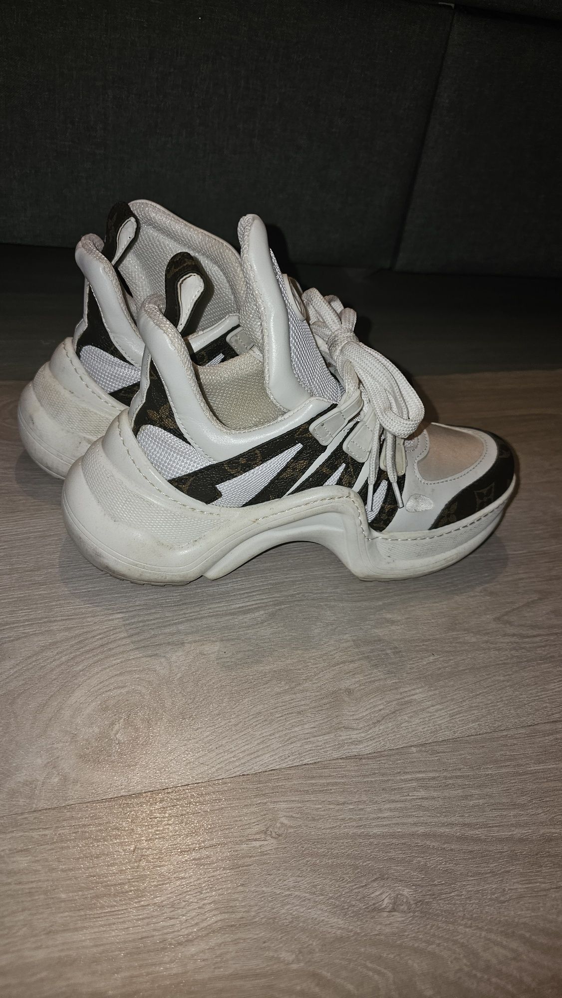 Tenis novos lv 37