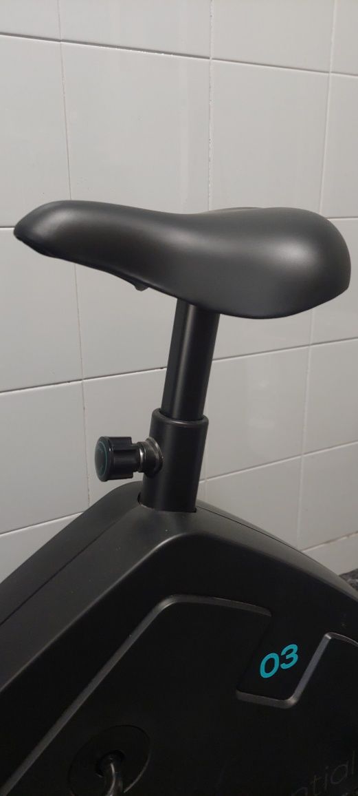 Bicicleta estática essential 03