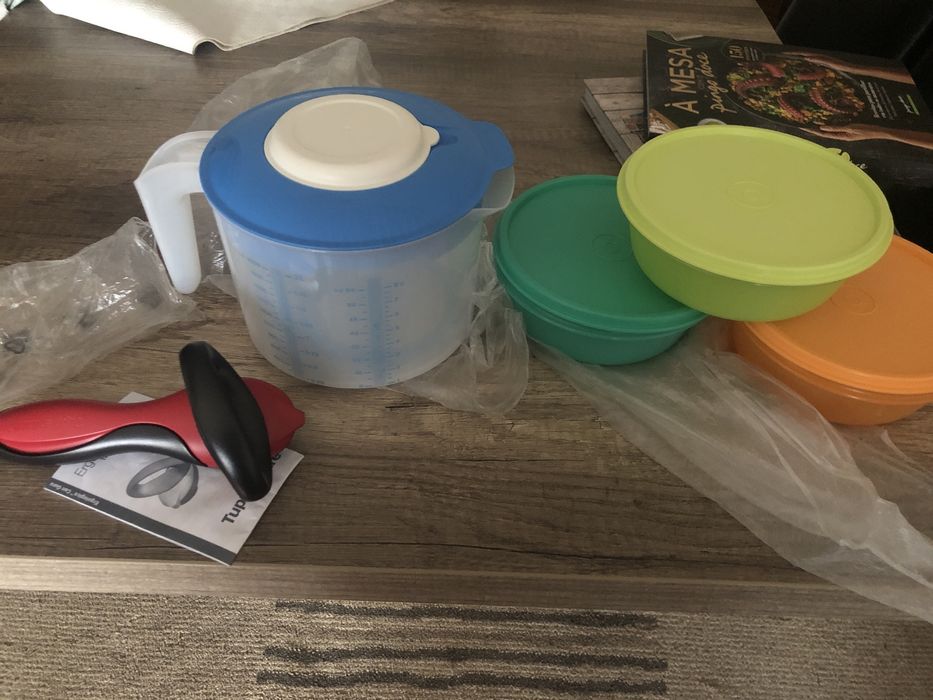 Artigo da Tupperware Novo diferentes