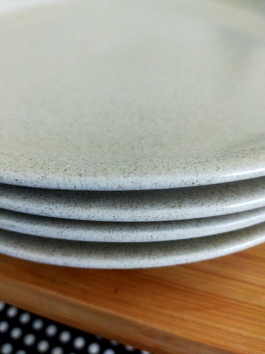 Pratos grandes de cerâmica