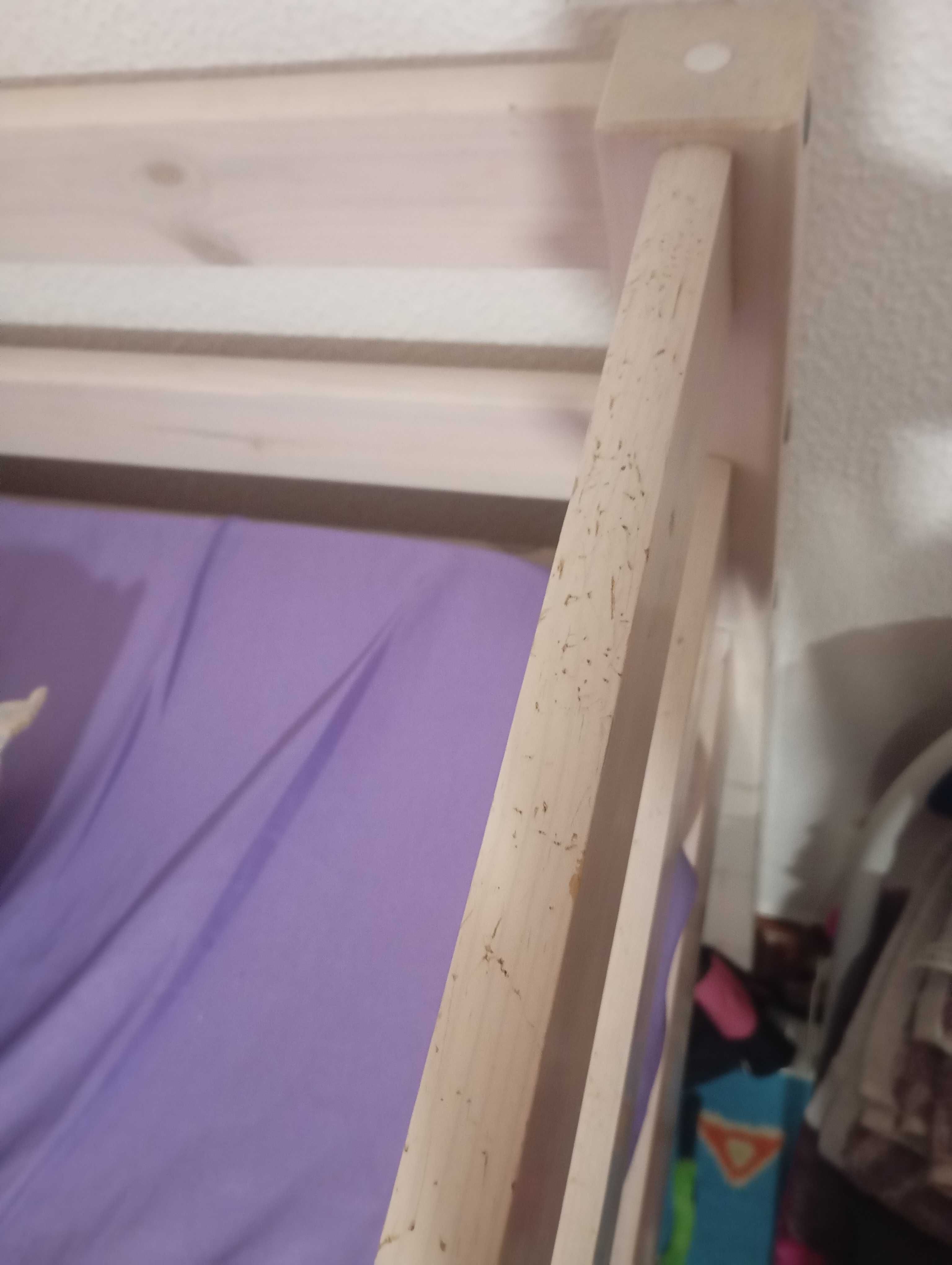 Cama alta de crianca
