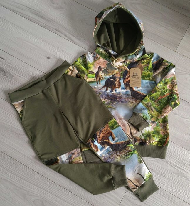 Dres bluza  i spodnie Dinozaury Dinozaur r 116 /122 wyprzedaż