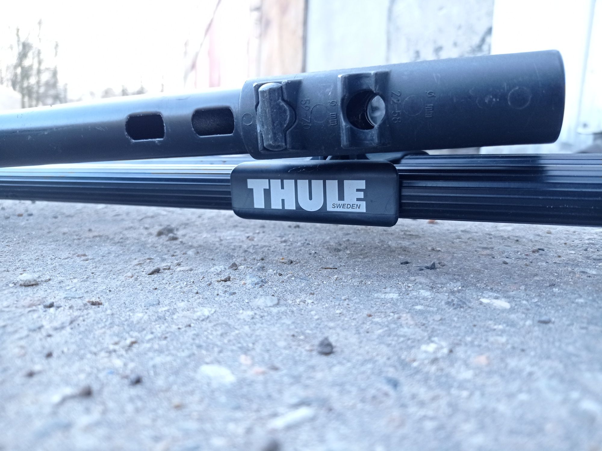 Uchwyt rowerowy Thule na bagażnik dachowy - niekompletny na części