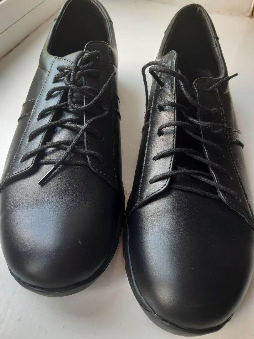 Взуття черевики кросівки чоловічі шкіряні чорні 41 Україна