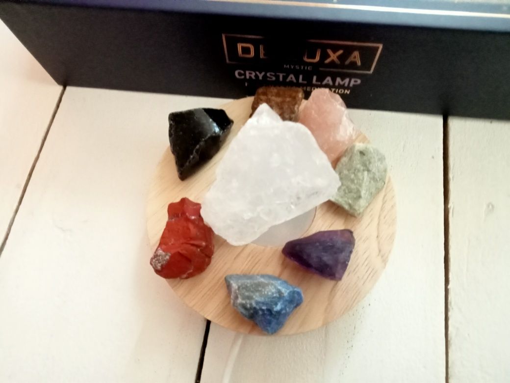 Lampka z kryształami kamieniami czakry Deluxa Mystic