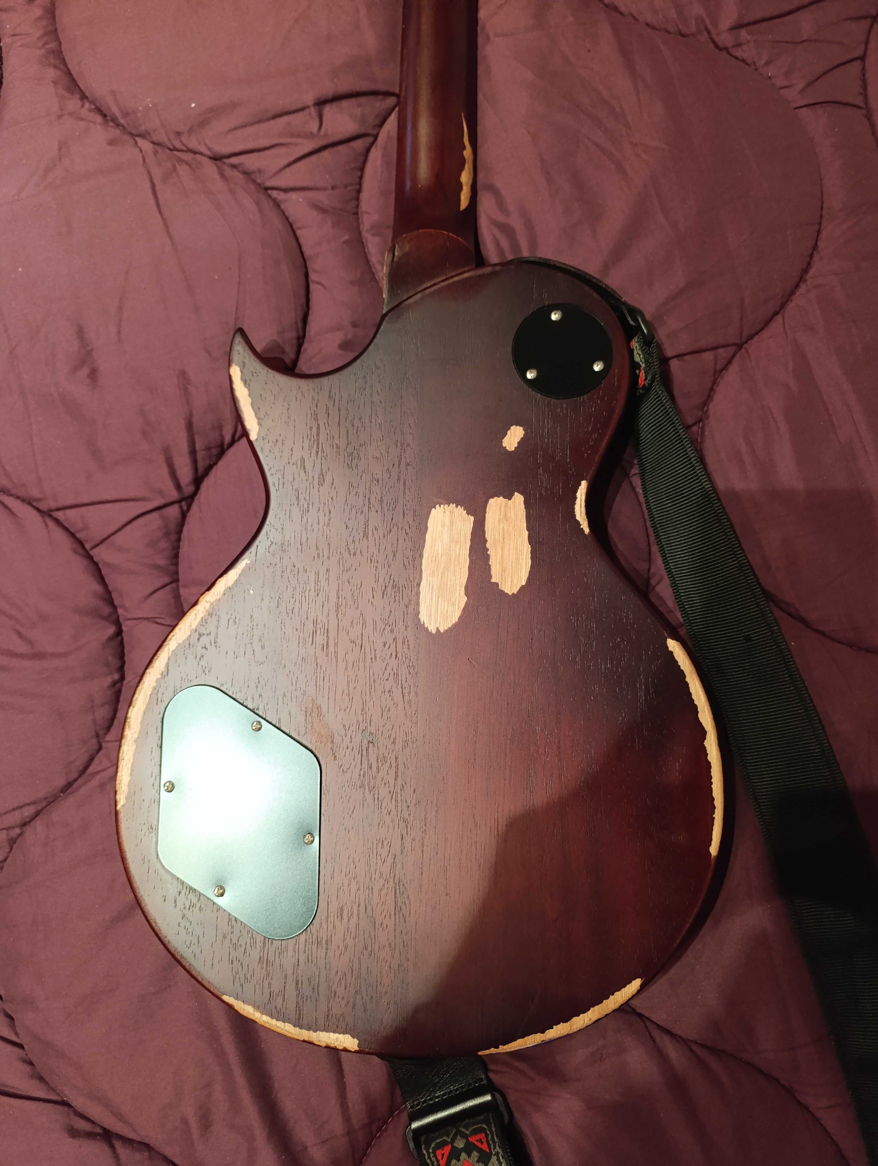 Fender Squier CV P-Bass; Vintage V100 Distressed