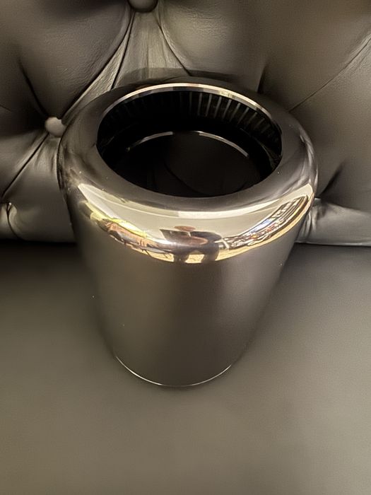 Apple Mac Pro(Late 2013) Xeon 3.7/64GB/256 D300 2Gb