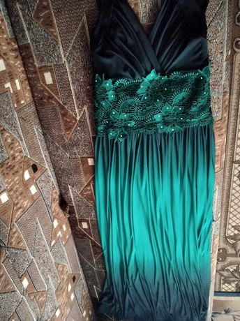 Плаття вечірнє малахітового кольору на 46-48 розмір з корсетом.