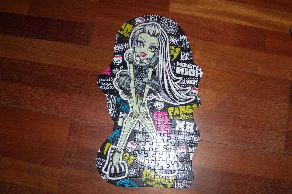 Shape Puzzle Monster High 150 elementów Frankie Stein