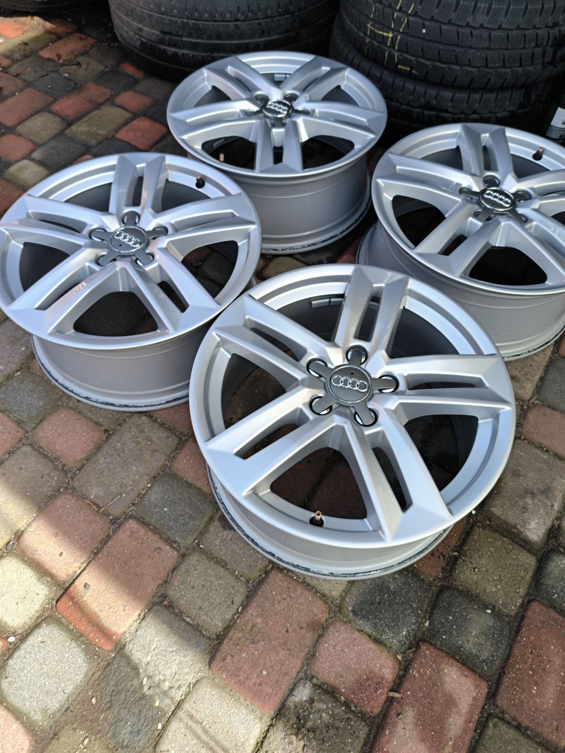 Felgi aluminiowe 17 AUDI A4 A6 A8 Q3 Q5  5x112