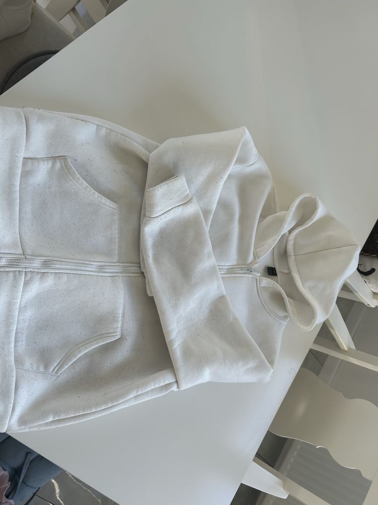 Bluza rozpinana r 40/42 biala z kapoca