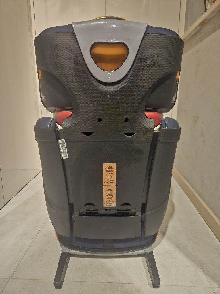 Fotelik Chicco Artsana  semi-universal  15-36 kg