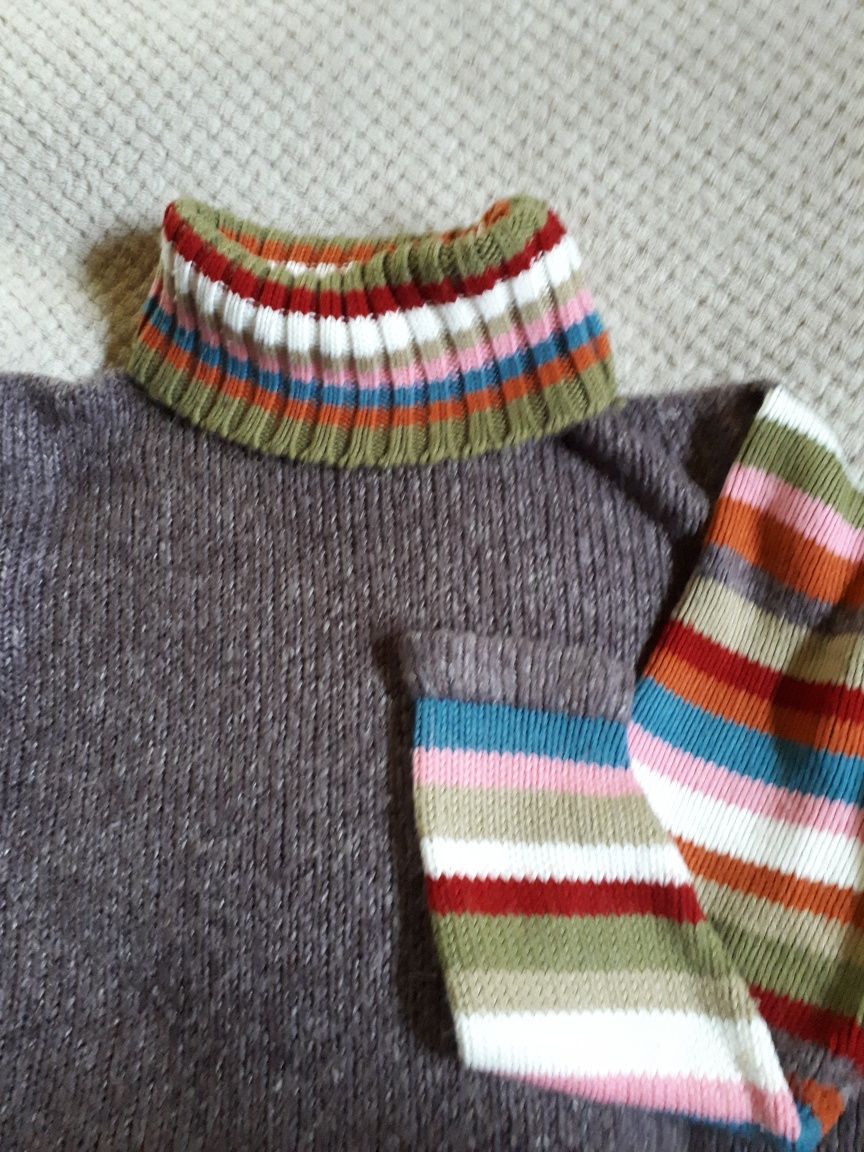 Sweterek damski  z kolorowymi  rękawami
