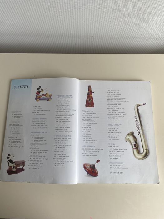 Livro musical com canções Disney