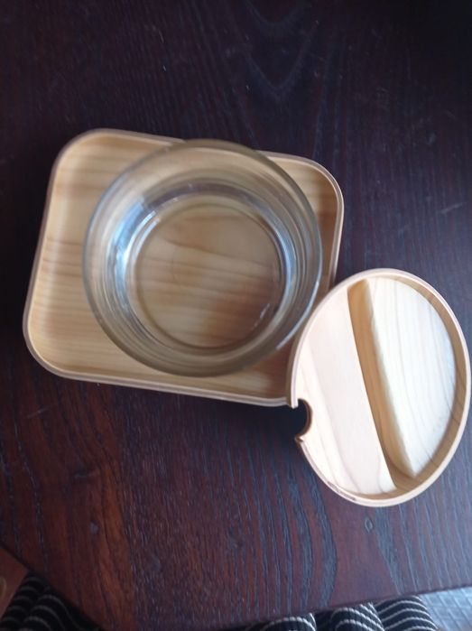 Travessa, taça, molheira e prato com divisórias