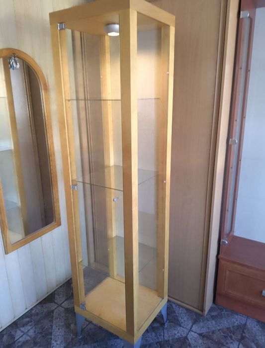 Gablota szklana podświetlana