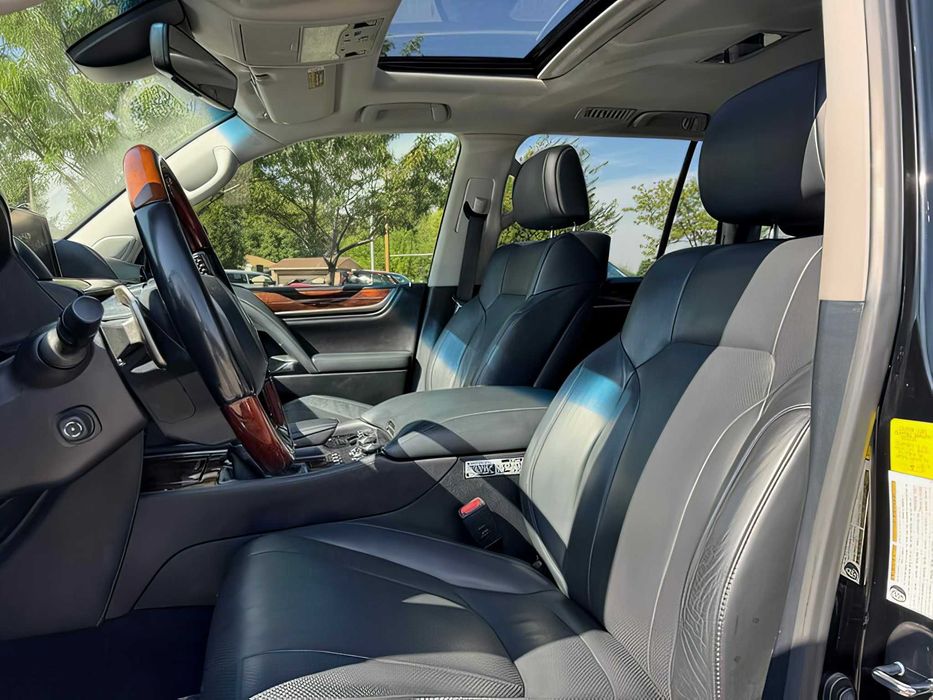Lexus LX 570      2017