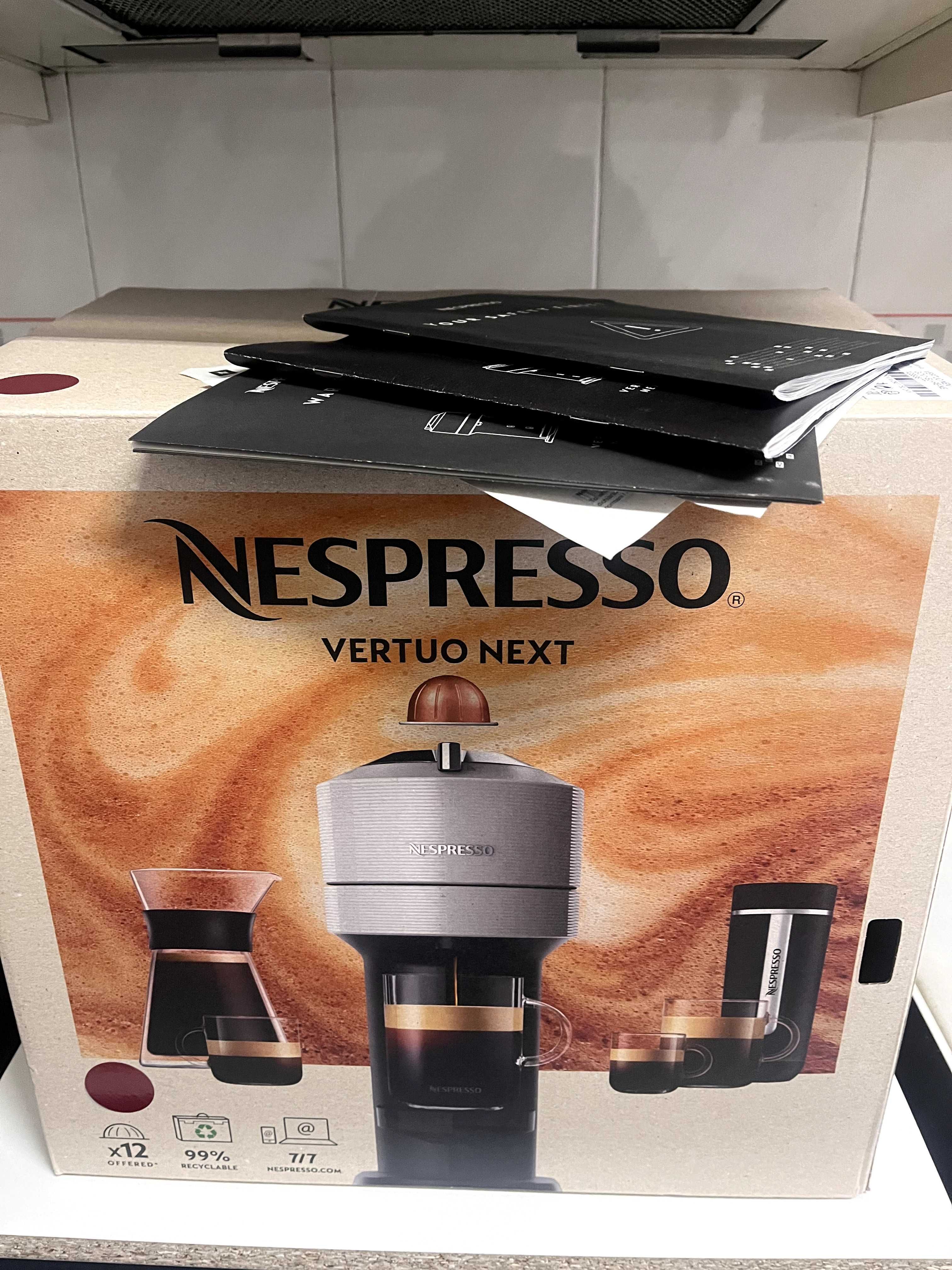Máquina de café Vertuo Next C Nespresso usada em muito bom estado.
