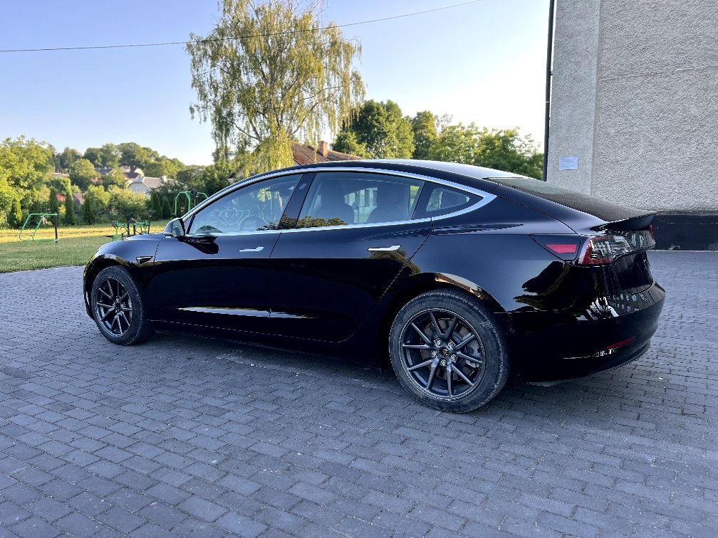 Продам Tesla Model 3 2019